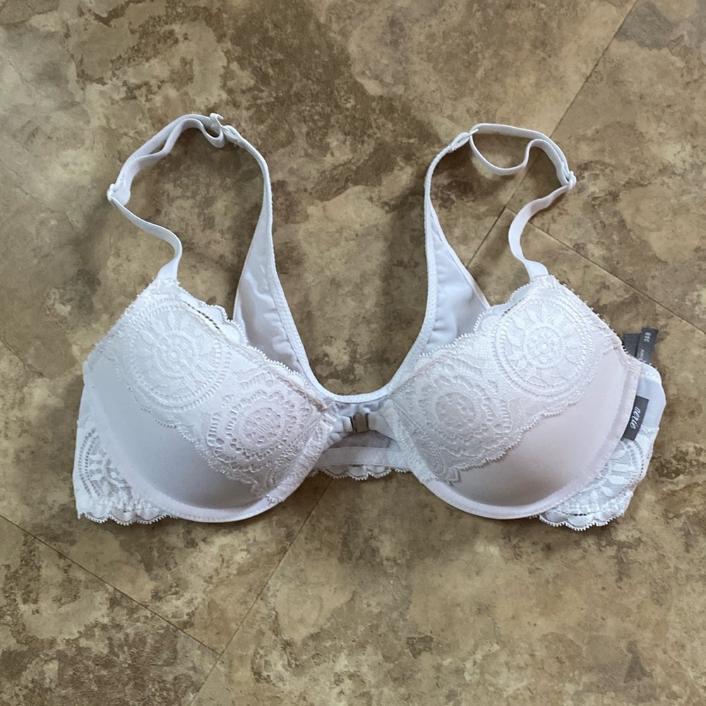 Aerie White Lace front clip Bra 36B unworn